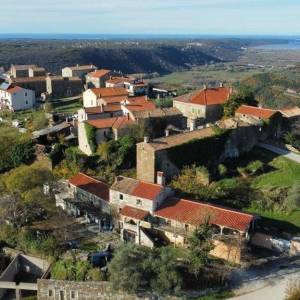 ISTRA, MOMJAN - Jedinstveno imanje na prekrasnoj lokaciji s pogledom