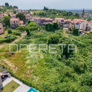 Istra, Momjan-kuće za renovaciju s okućnicom