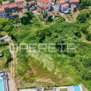 Istra, Momjan-kuće za renovaciju s okućnicom