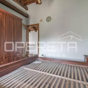 
Istra, Momjan okolica-Autohtona kamena kuća s otvorenim pogledom na more

