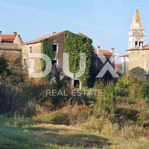 ISTRA, MOMJAN - Zemljište s pogledom i građevinskom dozvolom za gradnju više objekata