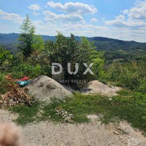 ISTRA, MOTOVUN - Autentična prilika u srcu Motovuna – kameni niz s vrtom i pogledom koji ostavlja bez daha