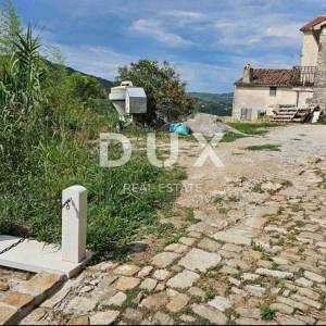 ISTRA, MOTOVUN - Autentična prilika u srcu Motovuna – kameni niz s vrtom i pogledom koji ostavlja bez daha