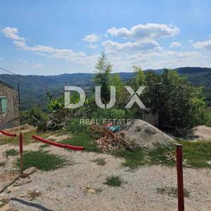 ISTRA, MOTOVUN - Autentična prilika u srcu Motovuna – kameni niz s vrtom i pogledom koji ostavlja bez daha