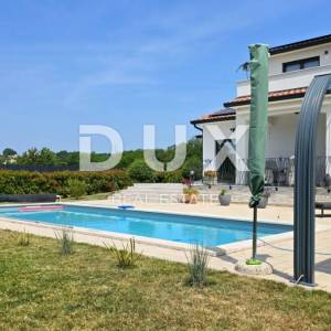 ISTRA, MOTOVUN - Besprijekorna vila na rubu naselja