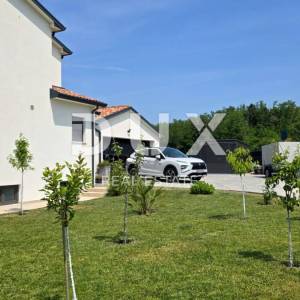 ISTRA, MOTOVUN - Besprijekorna vila na rubu naselja