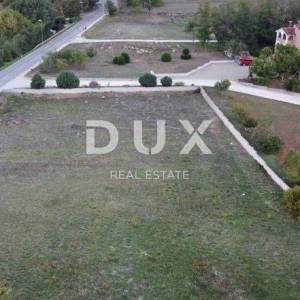 ISTRA, MOTOVUN - Građevinsko zemljište 1820m2 u blizini svih sadržaja
