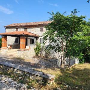 ISTRA, MOTOVUN - Kamena kuća s potencijalom