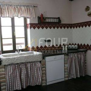 Istra, Motovun, kamena vila s bazenom