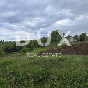 ISTRA, MOTOVUN, KAROJBA - Prekrasan kompleks na rubu naselja, prilika!