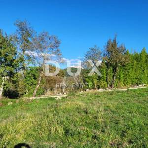 ISTRA, MOTOVUN - Kompleks građevinskog i poljoprivrednog zemljišta s pogledom na Motovun