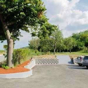 ISTRA, MOTOVUN - Kuća na jedinstvenom položaju i s jedinstvenom ponudom u Istri