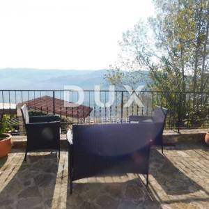 ISTRA, MOTOVUN - kuća u centru Motovuna s dva stana i dvorištem