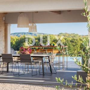 ISTRA, MOTOVUN - Luksuzna vila s pogledom na prirodu!