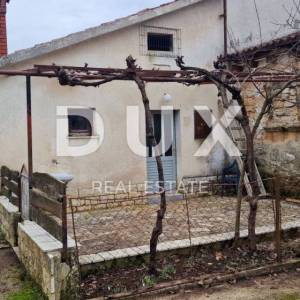 ISTRA, MOTOVUN, OKOLICA - Dvije kuće za adaptaciju s dvorištem