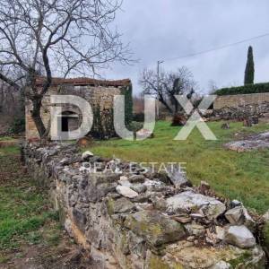 ISTRA, MOTOVUN, OKOLICA - Dvije kuće za adaptaciju s dvorištem