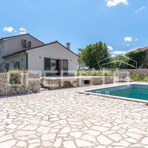 Istra, Motovun okolica- Kamena kuća s bazenom