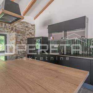 Istra, Motovun okolica- Kamena kuća s bazenom