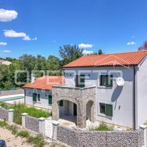 Istra, Motovun okolica- Kamena kuća s bazenom