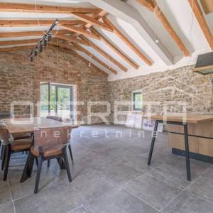 Istra, Motovun okolica- Kamena kuća s bazenom