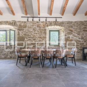 Istra, Motovun okolica- Kamena kuća s bazenom