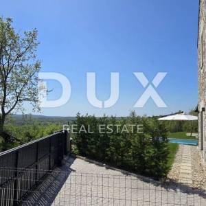 ISTRA, MOTOVUN, OKOLICA - Panoramski pogled koji ostavlja bez daha! Prekrasna vila ispred zelene zone s potpunom privatnošću...
