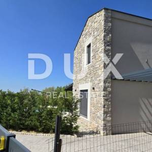 ISTRA, MOTOVUN, OKOLICA - Panoramski pogled koji ostavlja bez daha! Prekrasna vila ispred zelene zone s potpunom privatnošću...