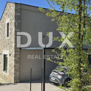 ISTRA, MOTOVUN, OKOLICA - Panoramski pogled koji ostavlja bez daha! Prekrasna vila ispred zelene zone s potpunom privatnošću...