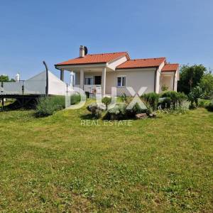 ISTRA, MOTOVUN - Prizemnica na komfornoj okućnici
