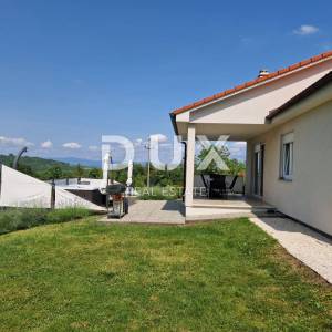 ISTRA, MOTOVUN - Prizemnica na komfornoj okućnici