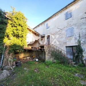 ISTRA, MOTOVUN - Samostojeća starina za adaptaciju