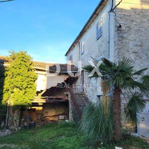 ISTRA, MOTOVUN - Samostojeća starina za adaptaciju