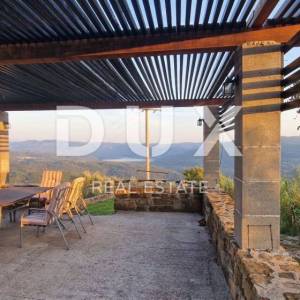 ISTRA, MOTOVUN - Veliko imanje od 170.000 m2, najljepši pogled u Istri - jezero Butoniga, Učka, Ćićarija, Motovun i Motovunska tartufarska šuma!