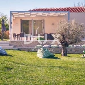 ISTRA, MOTOVUN - Vila posebne arhitekture s prekrasnim pogledom!