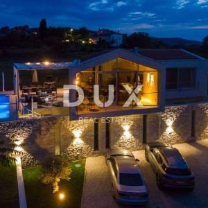 ISTRA, MOTOVUN - Vila posebne arhitekture s prekrasnim pogledom!