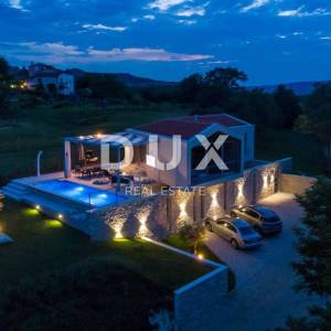 ISTRA, MOTOVUN - Vila posebne arhitekture s prekrasnim pogledom!