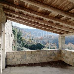 Istra, Motuvun - okolica, imanje s dvije kuće