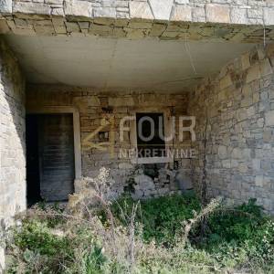 Istra, Motuvun - okolica, imanje s dvije kuće