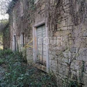 Istra, Motuvun - okolica, imanje s dvije kuće