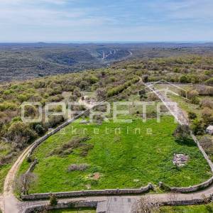 Istra, Mrgani-građevinsko zemljište s pogledom na more