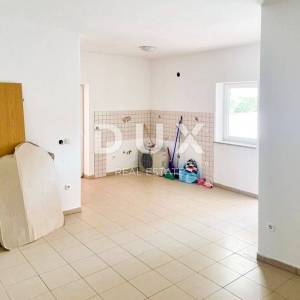 ISTRA, NOVIGRAD- Atraktivan poslovno stambeni prostor 