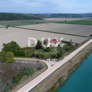 ISTRA, NOVIGRAD, GRANDINI - kuća za adaptaciju u blizini plaže!