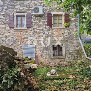 ISTRA, NOVIGRAD - Kamena ljepotica u mirnom naselju