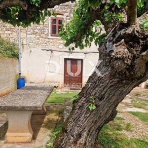 ISTRA, NOVIGRAD - Kamena ljepotica u mirnom naselju