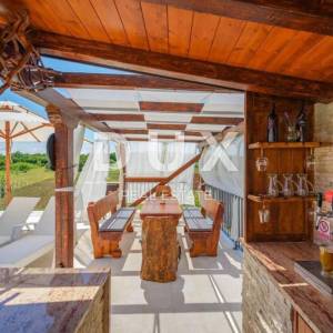 ISTRA, NOVIGRAD - Lijepa vila s bazenom!