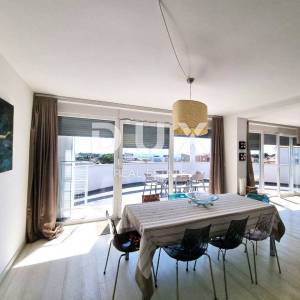 ISTRA, NOVIGRAD - Luksuzan 3S+DB stan s prekrasnim pogledom na more 118m2