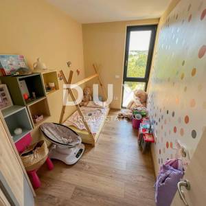 ISTRA, NOVIGRAD - moderno namješten stan u blizini mora na mirnoj lokaciji