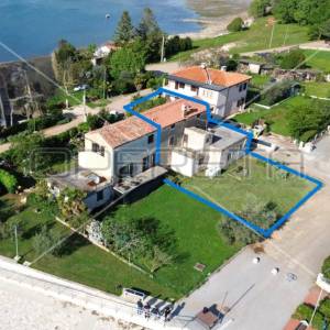 ISTRA, NOVIGRAD (OKOLIC) - Kuća uz more za adaptaciju