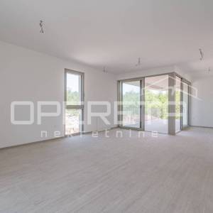 Istra, Novigrad okolica-četrverosobni  stan s pogledom na more