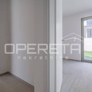 Istra, Novigrad okolica-četverosobni stan u prizemlju s vrtom